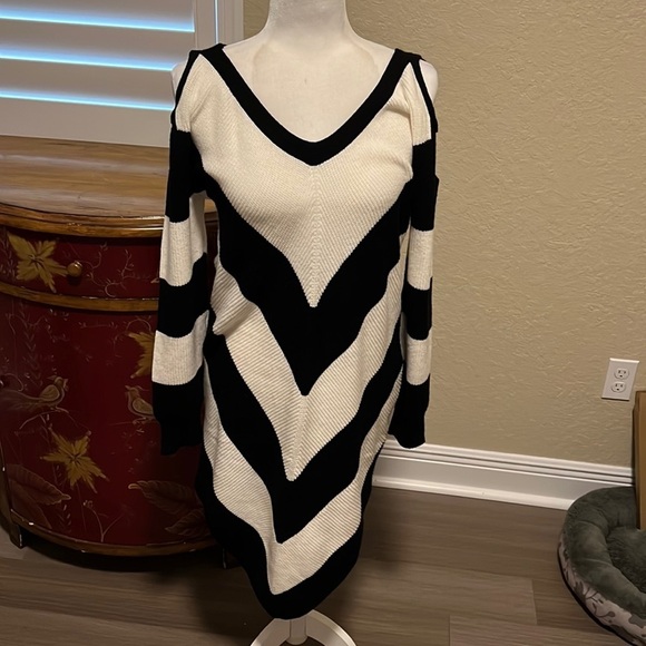 Sweaters - Black and white sweater